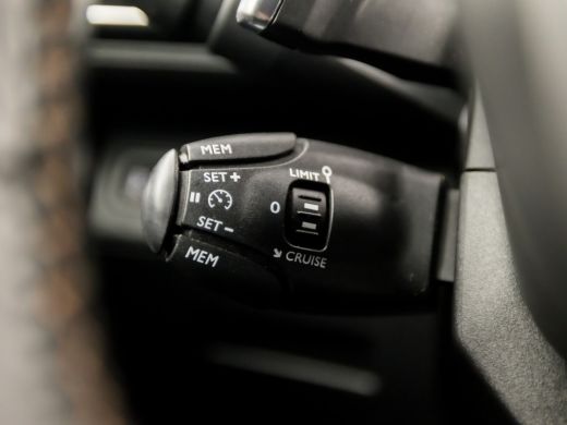 Peugeot 5008 1.2 PureTech Sport 7 Persoons Automaat (APPLE CARPLAY, GROOT NAVI, 360 CAMERA, TREKHAAK, GETINT G... ActivLease financial lease