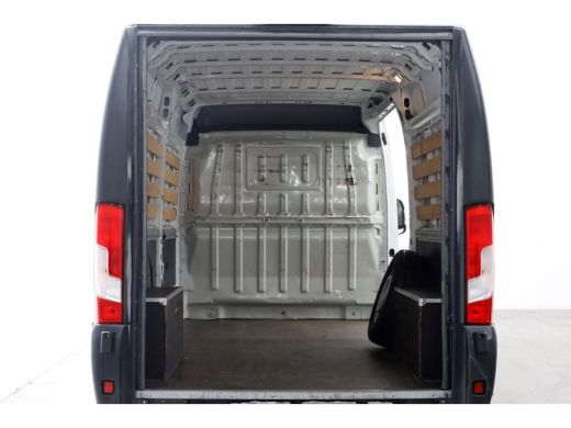 Peugeot Boxer 2.0 BlueHDI 130pk E6 L3H2 Navi/Camera Laadklep 500kg 05-2018 ActivLease financial lease
