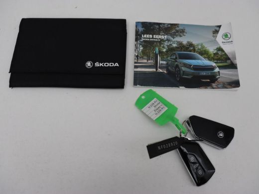 Skoda Enyaq iV 60 | Warmtepomp | Stoelverwarming | Adaptive cruise | Matrix LED | Keyless | Half leder | Carplay... ActivLease financial lease