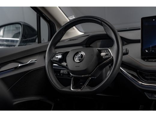 Skoda Enyaq iV 80 204 PK First Edition Achteruitrijcamera | Trekhaak | Adaptive cruise control | Dodehoekdetecti... ActivLease financial lease