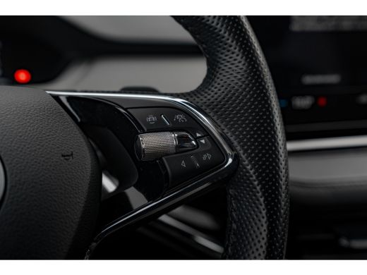 Skoda Enyaq iV 80 204 PK First Edition Achteruitrijcamera | Trekhaak | Adaptive cruise control | Dodehoekdetecti... ActivLease financial lease