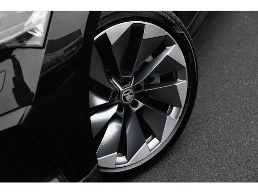 Skoda Enyaq iV 80 204 PK First Edition Achteruitrijcamera | Trekhaak | Adaptive cruise control | Dodehoekdetecti... ActivLease financial lease