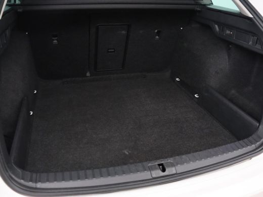 Skoda Octavia 1.5 TSI Business Edition Plus | Stoelverwarming | Trekhaak | Adaptive cruise | Keyless | Full LED... ActivLease financial lease