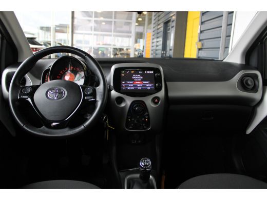Toyota Aygo 1.0 VVT-i x-nav | Navigatie | Achteruitrijcamera | Cruise control | Elektrische ramen voor | ActivLease financial lease