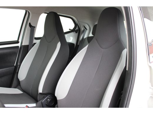 Toyota Aygo 1.0 VVT-i x-nav | Navigatie | Achteruitrijcamera | Cruise control | Elektrische ramen voor | ActivLease financial lease