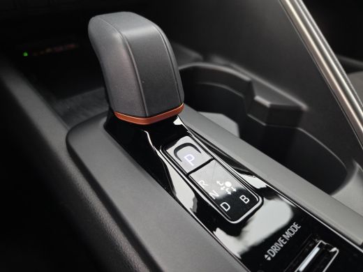 Toyota C-HR 1.8 Hybrid 140 First Edition | Apple CarPlay | Parkeersensoren | Blindspot | Rijklaarprijs incl. ... ActivLease financial lease