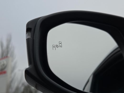 Toyota C-HR 1.8 Hybrid 140 First Edition | Apple CarPlay | Parkeersensoren | Blindspot | Rijklaarprijs incl. ... ActivLease financial lease