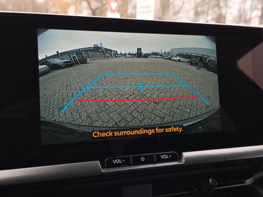 Toyota C-HR 1.8 Hybrid 140 First Edition | Apple CarPlay | Parkeersensoren | Blindspot | Rijklaarprijs incl. ... ActivLease financial lease