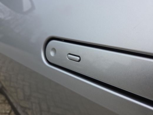 Toyota C-HR 1.8 Hybrid 140 First Edition | Apple CarPlay | Parkeersensoren | Blindspot | Rijklaarprijs incl. ... ActivLease financial lease