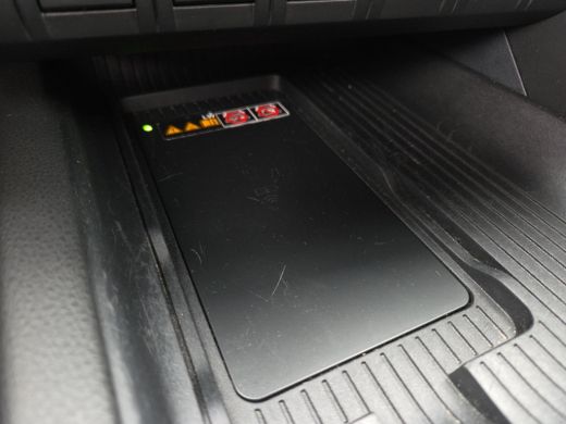 Toyota C-HR 1.8 Hybrid 140 First Edition | Apple CarPlay | Parkeersensoren | Blindspot | Rijklaarprijs incl. ... ActivLease financial lease