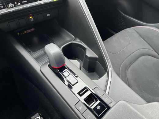 Toyota C-HR 2.0 Plug-in Hybrid 220 Black Edition | Navigatie | Apple CarPlay/Android auto | Achteruitrijcamer... ActivLease financial lease