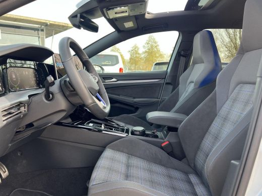 Volkswagen Golf 1.5 eHybrid GTE | Pano | Trekhaak | Head Up | Vol! | ActivLease financial lease
