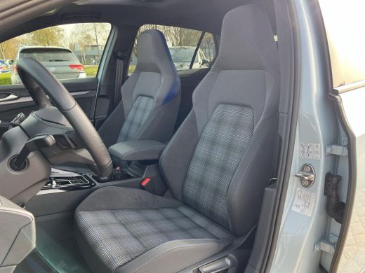 Volkswagen Golf 1.5 eHybrid GTE | Pano | Trekhaak | Head Up | Vol! | ActivLease financial lease