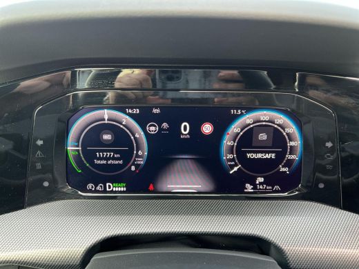 Volkswagen Golf 1.5 eHybrid GTE | Pano | Trekhaak | Head Up | Vol! | ActivLease financial lease