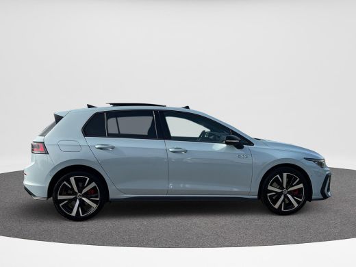 Volkswagen Golf 1.5 eHybrid GTE | Pano | Trekhaak | Head Up | Vol! | ActivLease financial lease