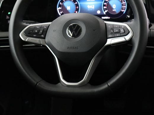 Volkswagen Golf 1.5 eTSI Style | Stoelverwarming | Trekhaak | Camera | Stuurverwarming | Memory | Sfeerverlichtin... ActivLease financial lease