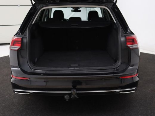 Volkswagen Golf 1.5 eTSI Style | Stoelverwarming | Trekhaak | Camera | Stuurverwarming | Memory | Sfeerverlichtin... ActivLease financial lease