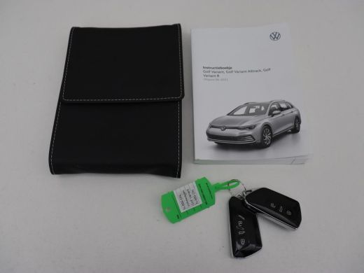 Volkswagen Golf 1.5 eTSI Style | Stoelverwarming | Trekhaak | Camera | Stuurverwarming | Memory | Sfeerverlichtin... ActivLease financial lease