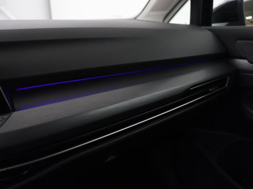 Volkswagen Golf 1.5 eTSI Style | Stoelverwarming | Trekhaak | Camera | Stuurverwarming | Memory | Sfeerverlichtin... ActivLease financial lease