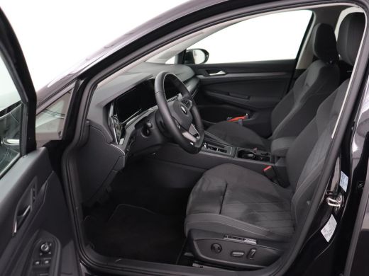 Volkswagen Golf 1.5 eTSI Style | Stoelverwarming | Trekhaak | Camera | Stuurverwarming | Memory | Sfeerverlichtin... ActivLease financial lease