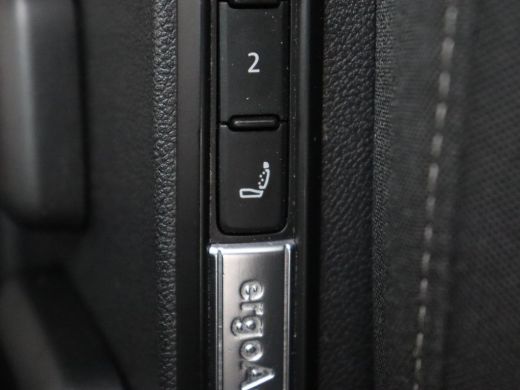 Volkswagen Golf 1.5 eTSI Style | Stoelverwarming | Trekhaak | Camera | Stuurverwarming | Memory | Sfeerverlichtin... ActivLease financial lease