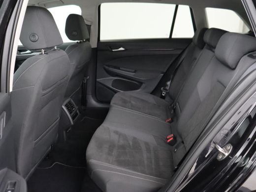 Volkswagen Golf 1.5 eTSI Style | Stoelverwarming | Trekhaak | Camera | Stuurverwarming | Memory | Sfeerverlichtin... ActivLease financial lease