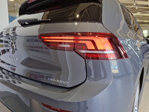 Volkswagen Golf Life Edition 1.5 eHybrid 204 PK | Stoelverwarming | Automaat | Sfeerverlichting | 17'' velgen | ActivLease financial lease