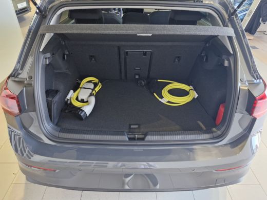 Volkswagen Golf Life Edition 1.5 eHybrid 204 PK | Stoelverwarming | Automaat | Sfeerverlichting | 17'' velgen | ActivLease financial lease