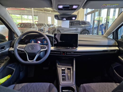 Volkswagen Golf Life Edition 1.5 eHybrid 204 PK | Stoelverwarming | Automaat | Sfeerverlichting | 17'' velgen | ActivLease financial lease