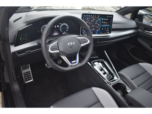 Volkswagen Golf VIII Lim. 1.5 TSI eHybrid 272PK | TREKHAAK | PANORAMA DAK | STOELVERW. | 360 CAMERA | HEAD-UP | M... ActivLease financial lease