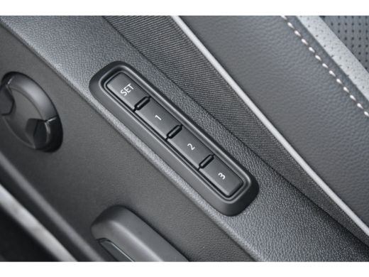 Volkswagen Golf VIII Lim. 1.5 TSI eHybrid 272PK | TREKHAAK | PANORAMA DAK | STOELVERW. | 360 CAMERA | HEAD-UP | M... ActivLease financial lease