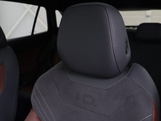 Volkswagen ID.4 Max 77 kWh | Panoramadak | Stoelverwarming | Head-Up | Warmtepomp | 360 Camera | Trekhaak | Sfeer... ActivLease financial lease