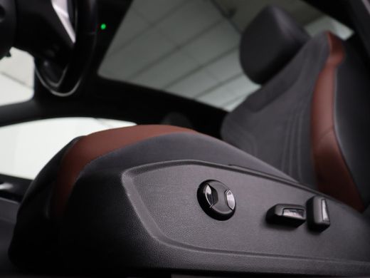 Volkswagen ID.4 Max 77 kWh | Panoramadak | Stoelverwarming | Head-Up | Warmtepomp | 360 Camera | Trekhaak | Sfeer... ActivLease financial lease