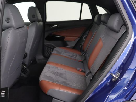 Volkswagen ID.4 Max 77 kWh | Panoramadak | Stoelverwarming | Head-Up | Warmtepomp | 360 Camera | Trekhaak | Sfeer... ActivLease financial lease