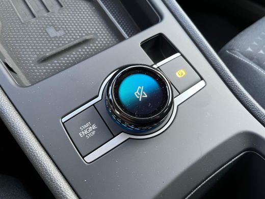 Volkswagen T-Roc 1.5 eTSI 115pk Life First Edition | 18" LM velgen zwart | ACC | Apple Carplay | Stoel en stuurver... ActivLease financial lease