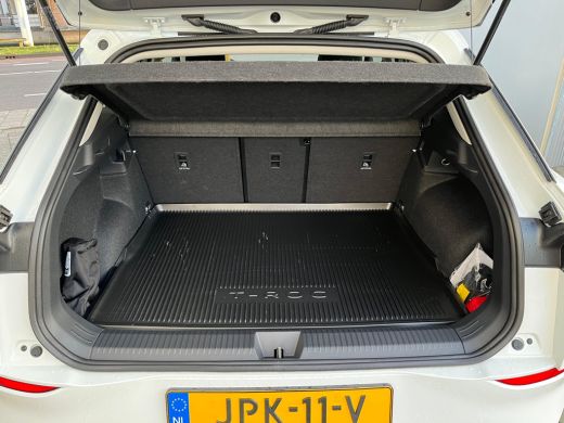 Volkswagen T-Roc 1.5 eTSI 115pk Life First Edition | 18" LM velgen zwart | ACC | Apple Carplay | Stoel en stuurver... ActivLease financial lease