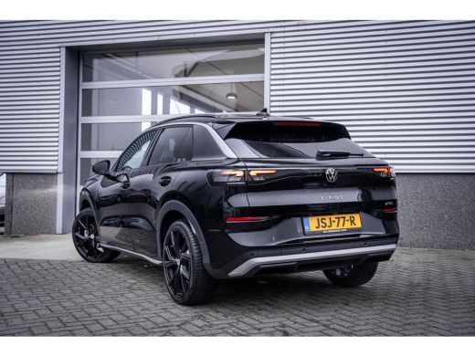 Volkswagen T-Roc 1.5 eTsi Life First Edition | 19 inch velgen met 4seizoenbanden  | Achteruitrijcamera | Cruise co... ActivLease financial lease