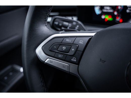 Volkswagen T-Roc 1.5 eTsi Life First Edition | 19 inch velgen met 4seizoenbanden  | Achteruitrijcamera | Cruise co... ActivLease financial lease