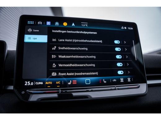 Volkswagen T-Roc 1.5 eTsi Life First Edition | 19 inch velgen met 4seizoenbanden  | Achteruitrijcamera | Cruise co... ActivLease financial lease