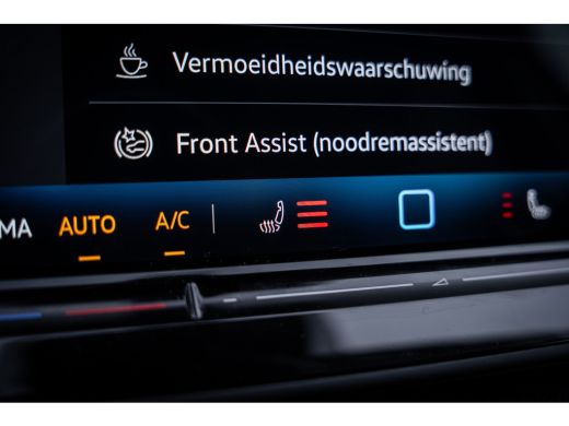 Volkswagen T-Roc 1.5 eTsi Life First Edition | 19 inch velgen met 4seizoenbanden  | Achteruitrijcamera | Cruise co... ActivLease financial lease