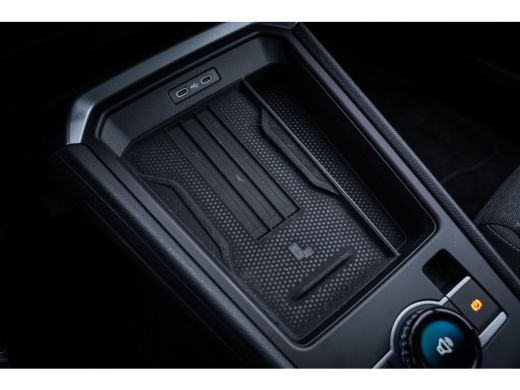 Volkswagen T-Roc 1.5 eTsi Life First Edition | 19 inch velgen met 4seizoenbanden  | Achteruitrijcamera | Cruise co... ActivLease financial lease