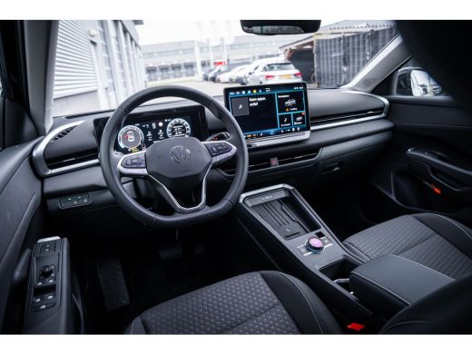 Volkswagen T-Roc 1.5 eTsi Life First Edition | 19 inch velgen met 4seizoenbanden  | Achteruitrijcamera | Cruise co... ActivLease financial lease