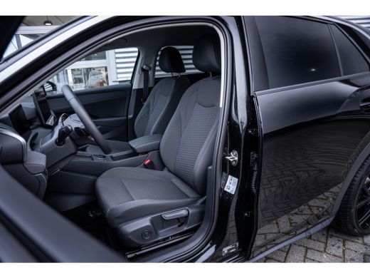 Volkswagen T-Roc 1.5 eTsi Life First Edition | 19 inch velgen met 4seizoenbanden  | Achteruitrijcamera | Cruise co... ActivLease financial lease