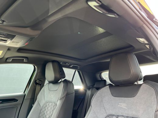 Volkswagen T-Roc 1.5 TSI R-Line Edition | Top sportstoelen | 19" LM velgen | Apple Carplay | Navigatie | Stoelverw... ActivLease financial lease