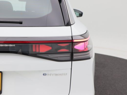 Volkswagen Tayron 1.5 eHybrid 204 Pk Automaat Life Edition | Adaptive Cruise | Trekhaak | Stoelverwarming | Navigat... ActivLease financial lease