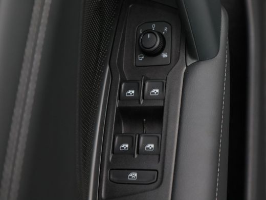 Volkswagen Tayron 1.5 eHybrid 204 Pk Automaat Life Edition | Adaptive Cruise | Trekhaak | Stoelverwarming | Navigat... ActivLease financial lease