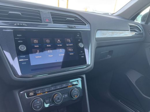 Volkswagen Tiguan 1.5 TSI ACT Highline Business R | Trekhaak | Pano | Stoelverwarming | Dodehoek Detector ActivLease financial lease