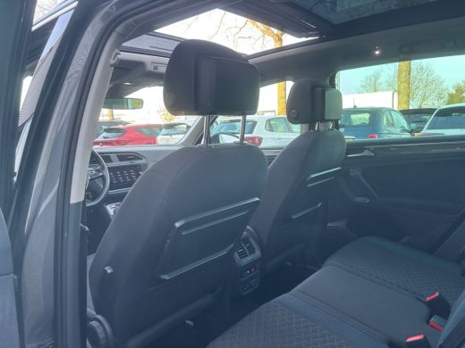 Volkswagen Tiguan 1.5 TSI ACT Highline Business R | Trekhaak | Pano | Stoelverwarming | Dodehoek Detector ActivLease financial lease