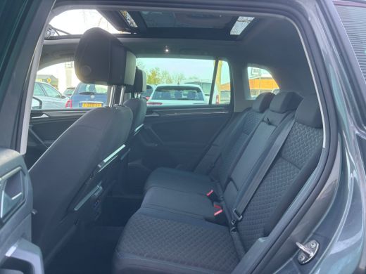 Volkswagen Tiguan 1.5 TSI ACT Highline Business R | Trekhaak | Pano | Stoelverwarming | Dodehoek Detector ActivLease financial lease