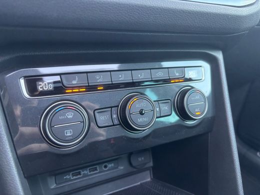 Volkswagen Tiguan 1.5 TSI ACT Highline Business R | Trekhaak | Pano | Stoelverwarming | Dodehoek Detector ActivLease financial lease